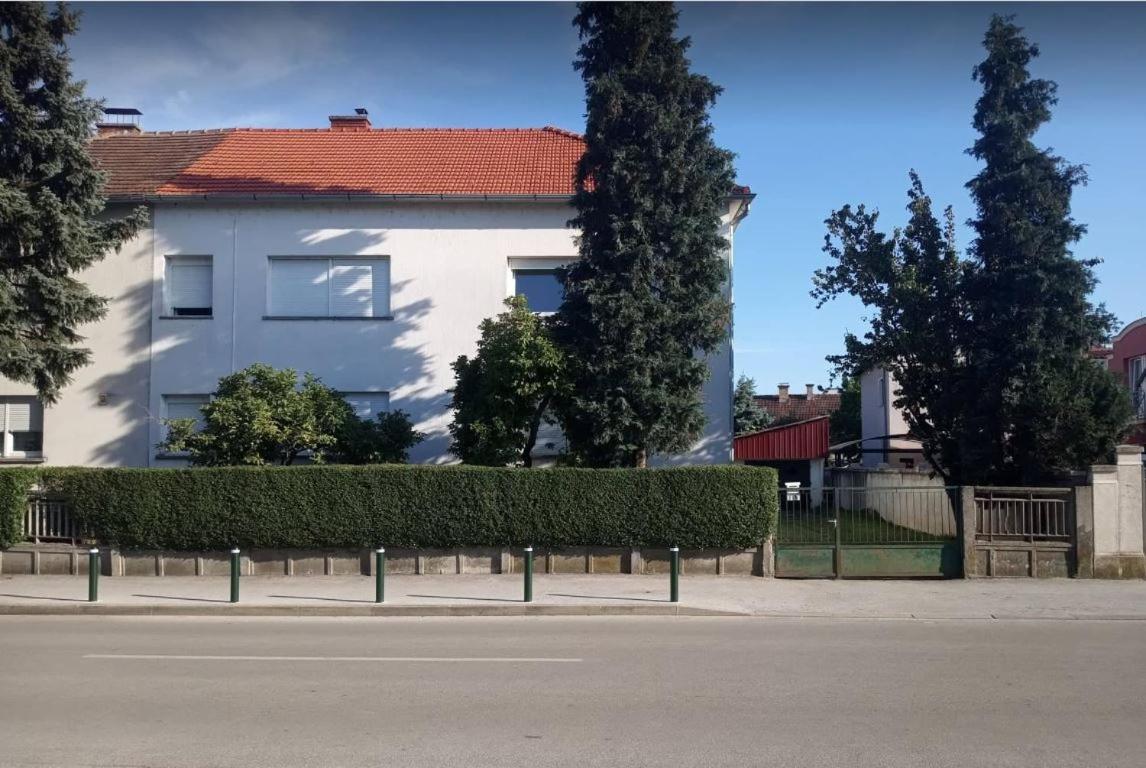 Lovely Flat, City Center With Free Parking Varazdin Bagian luar foto